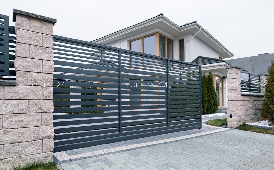въездные ворота во двор из алюминиевого профиля
